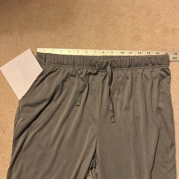 COPY - NWOT United Airlines Polaris Business Class 2-piece pajamas with bag Siz… - Picture 8 of 9